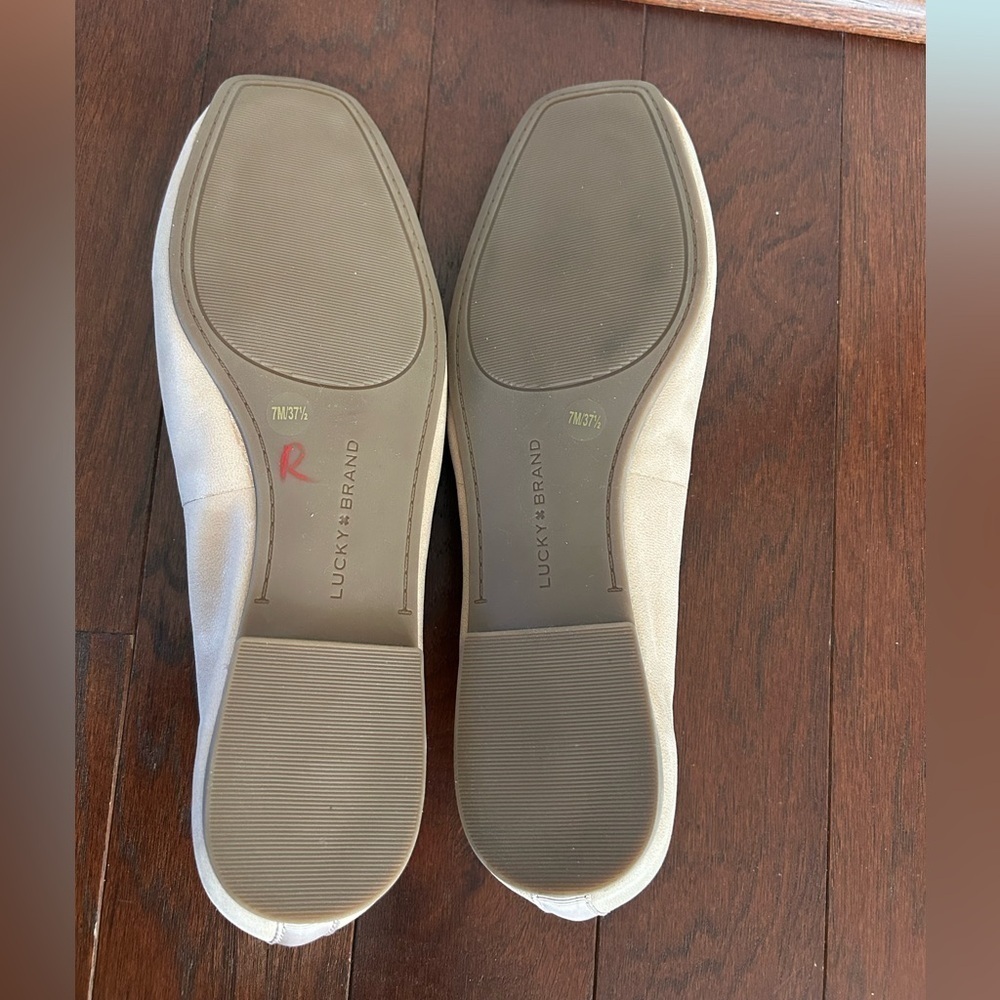 Lucky Brand Women's Destrien2 Dusty Sand
Leather Flats size 7 New - Picture 7 of 11
